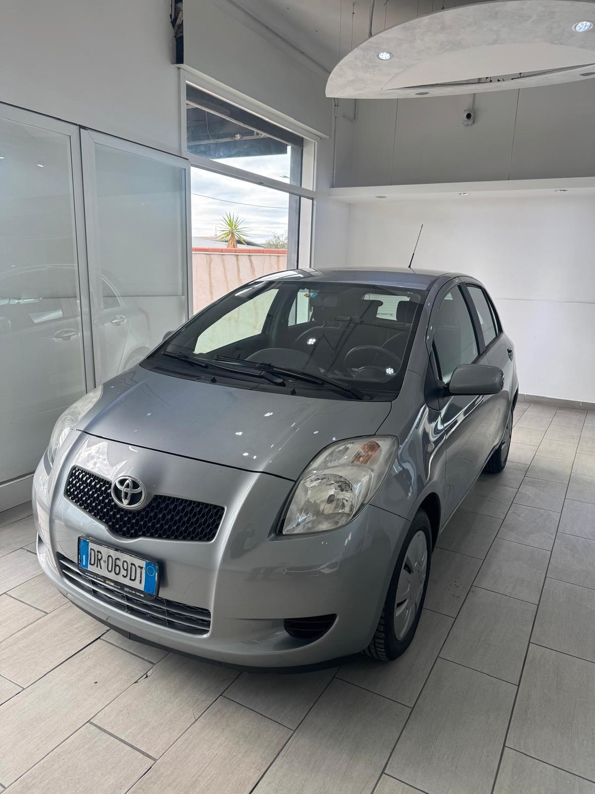 Toyota Yaris 1.0 5 porte