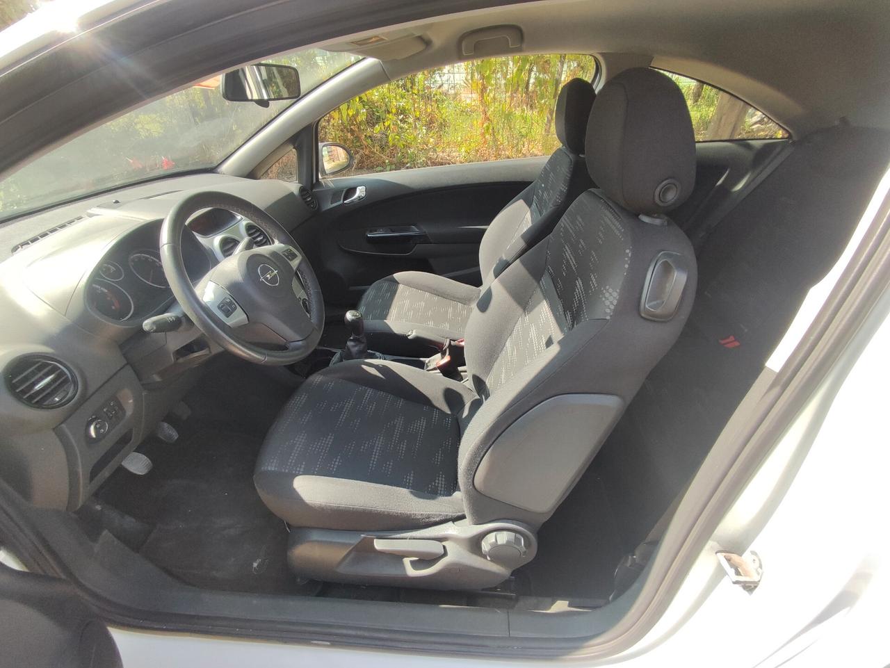 Opel Corsa 1.2 3 porte Club