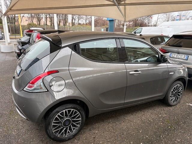 Lancia Ypsilon 1.0 FireFly 5 porte S&S Hybrid Platino