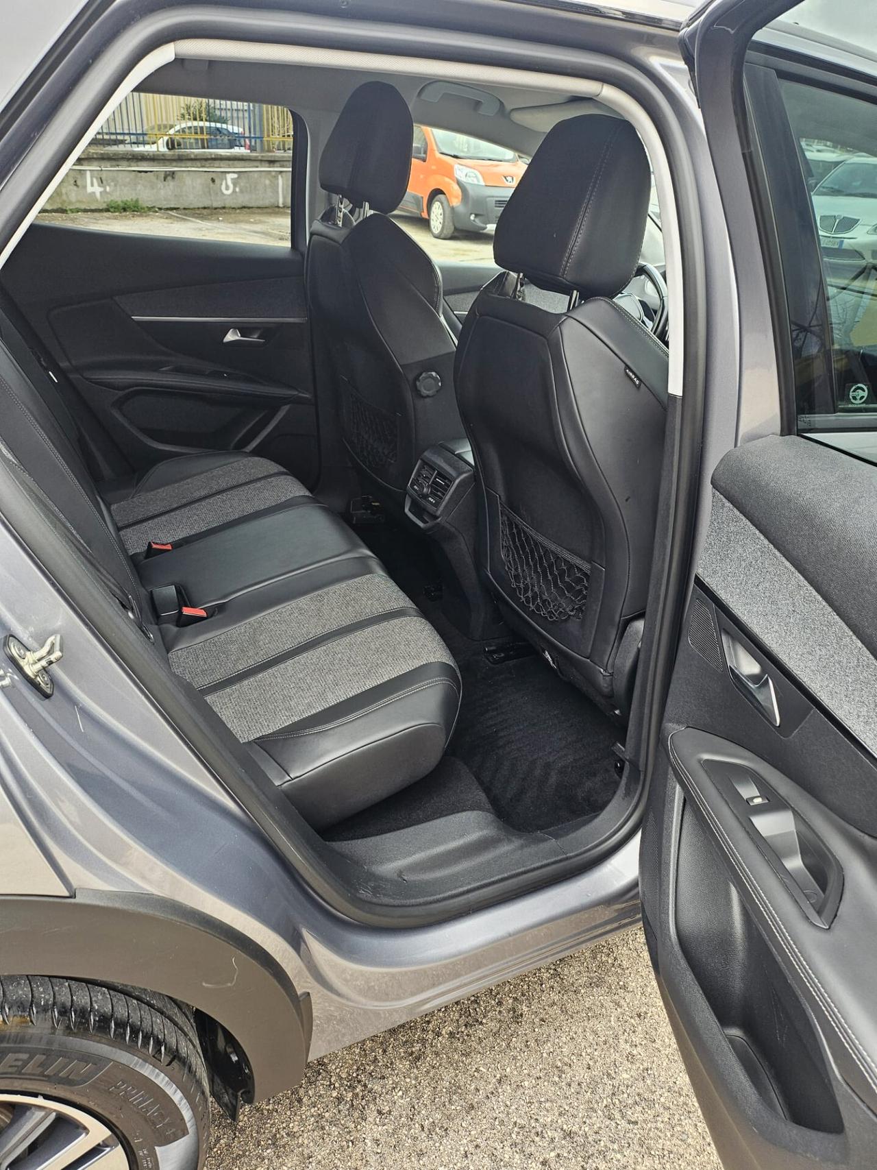 Peugeot 3008 BlueHDi 130 S&S Allure