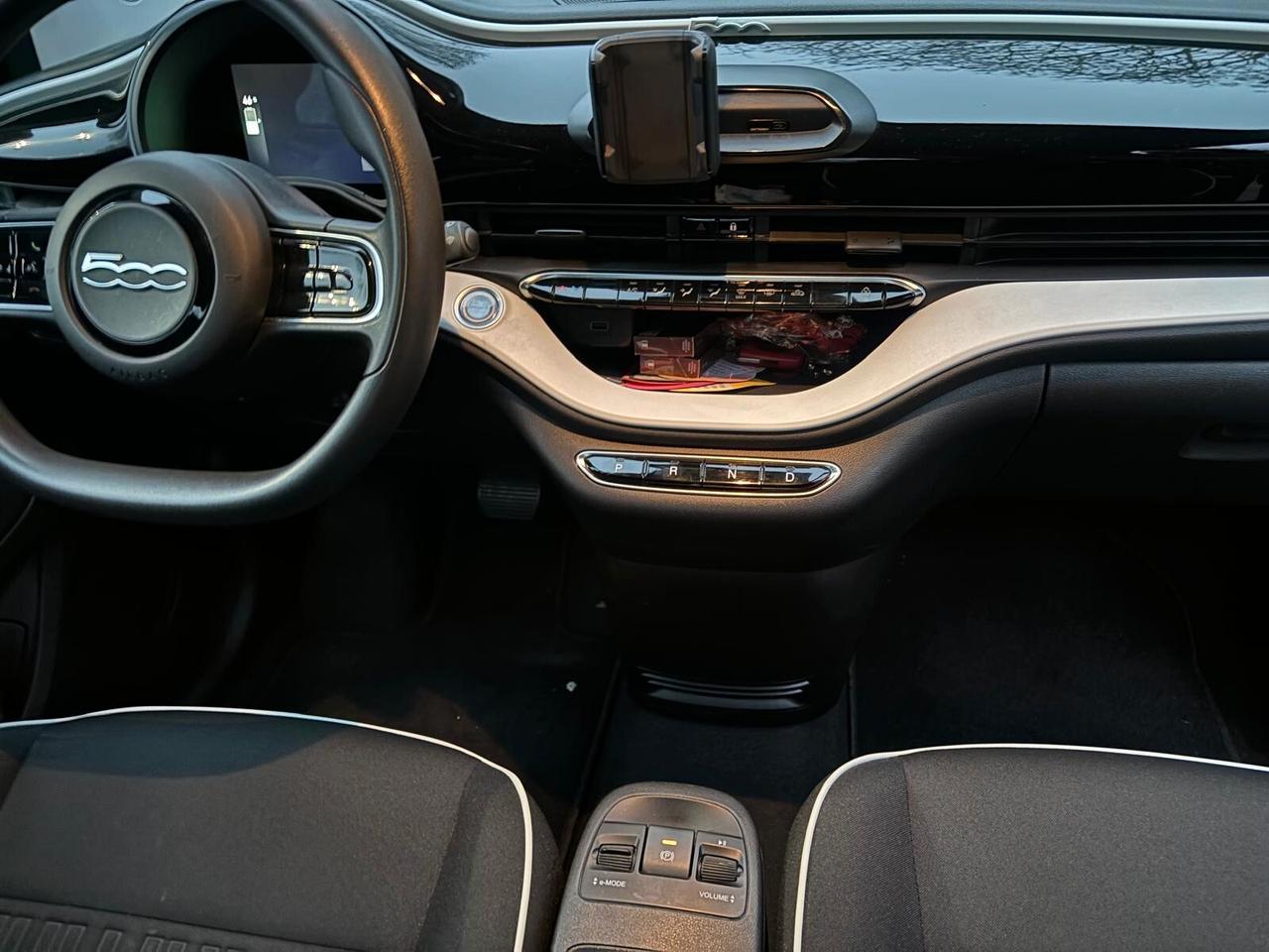 Fiat 500 500e Berlina 23,8 kWh Action