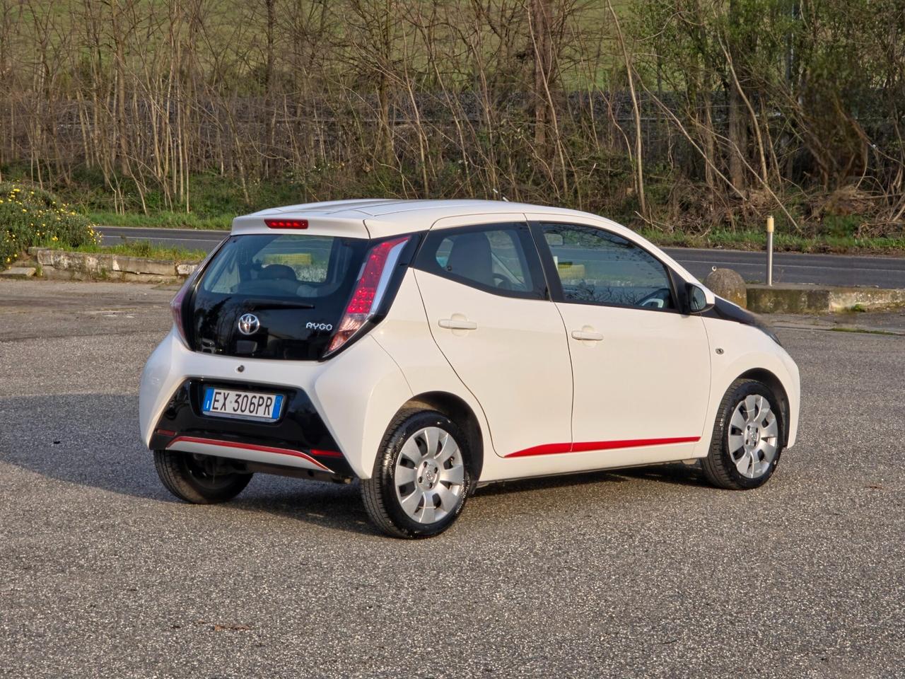 Toyota Aygo 1.0 VVT-i 69 CV 5 porte x-cite MMT 2014-E5B Automatico NEO