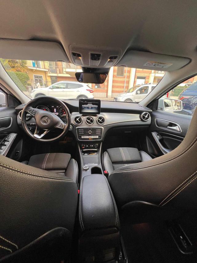 MERCEDES-BENZ GLA 180 Premium