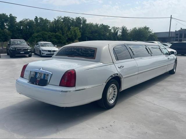 Lincoln Town Car Limousine 9 posti patente b