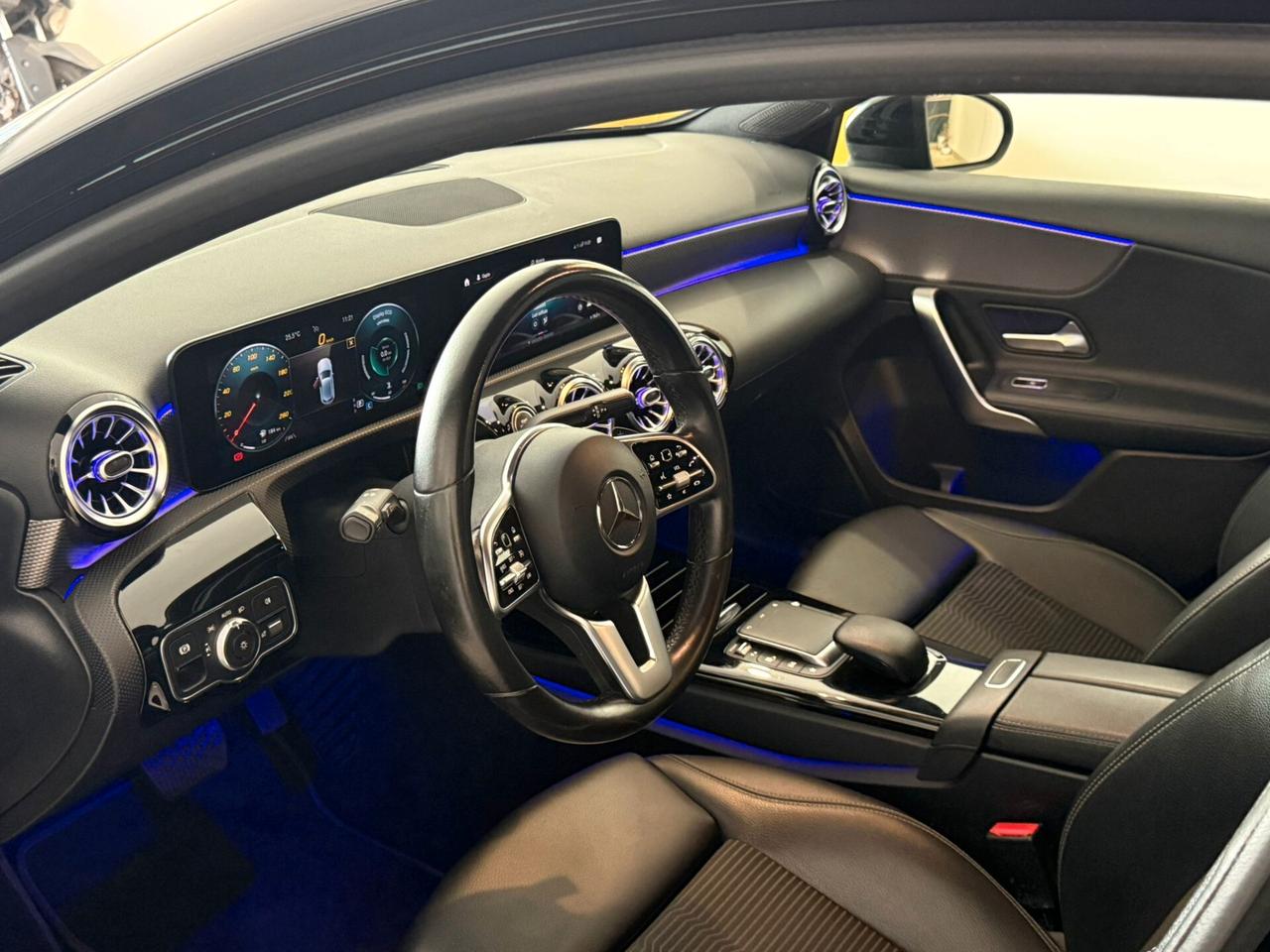 MERCEDES- BENZ A180d SPORT AUTOMATICA 2021 PACK LUCI