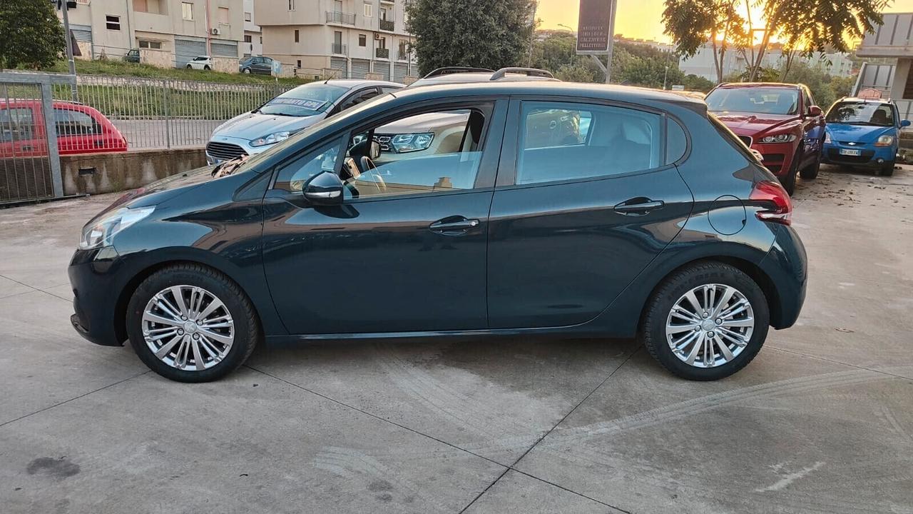 Peugeot 208 BlueHDi 75 5 porte Touch