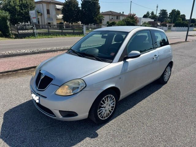 Lancia Ypsilon 1.3 MJT 75 CV Argento-OK NEOPATENTATI