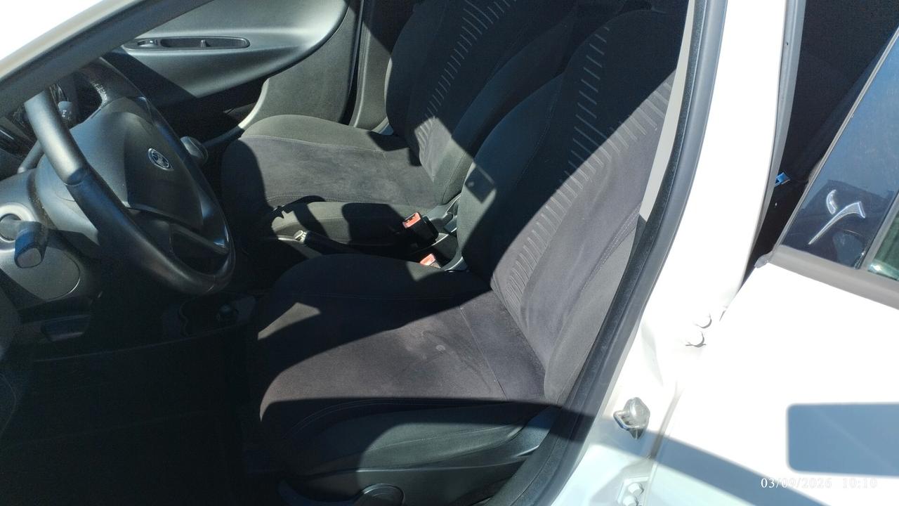 Lancia Ypsilon 1.2 69 CV 5 porte S&S Silver GPL