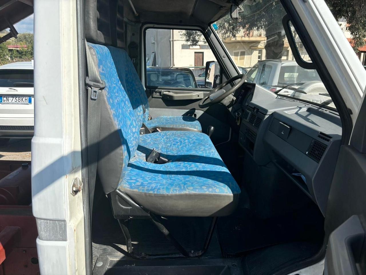 Iveco Daily ribaltabile trilaterale 35.10