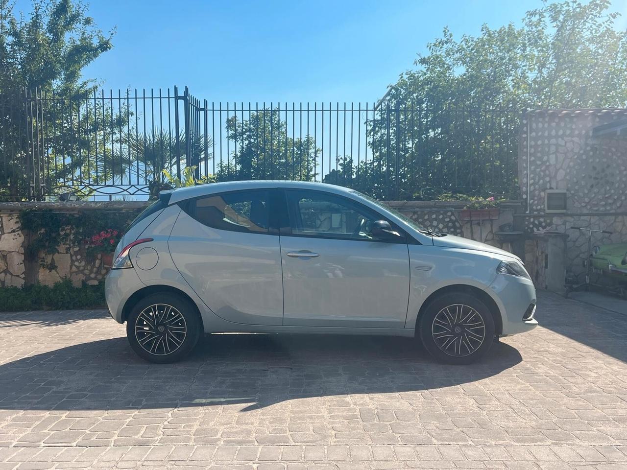 Lancia Ypsilon 1.0 FireFly 5 porte S&S Hybrid Platino