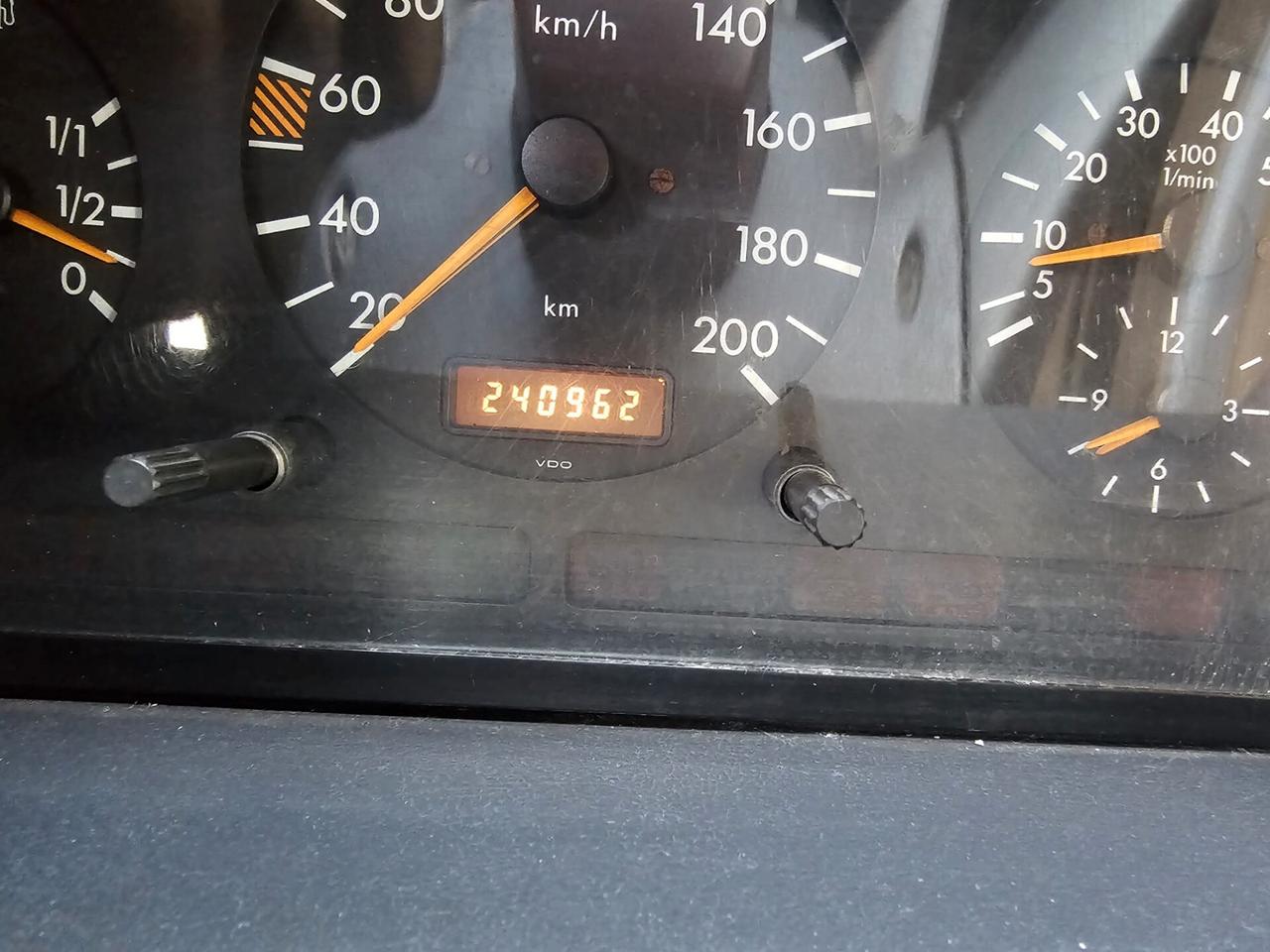 Mercedes-benz V benzina