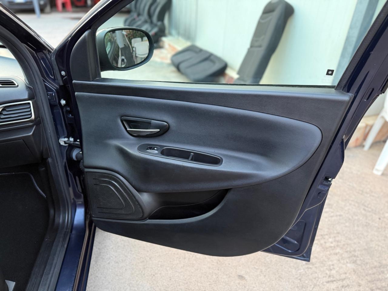Lancia Ypsilon 1.2 69 CV 5 porte Platinum Km Certif.
