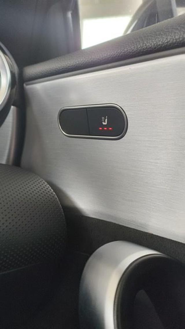 MERCEDES-BENZ A 220 Automatic Premium