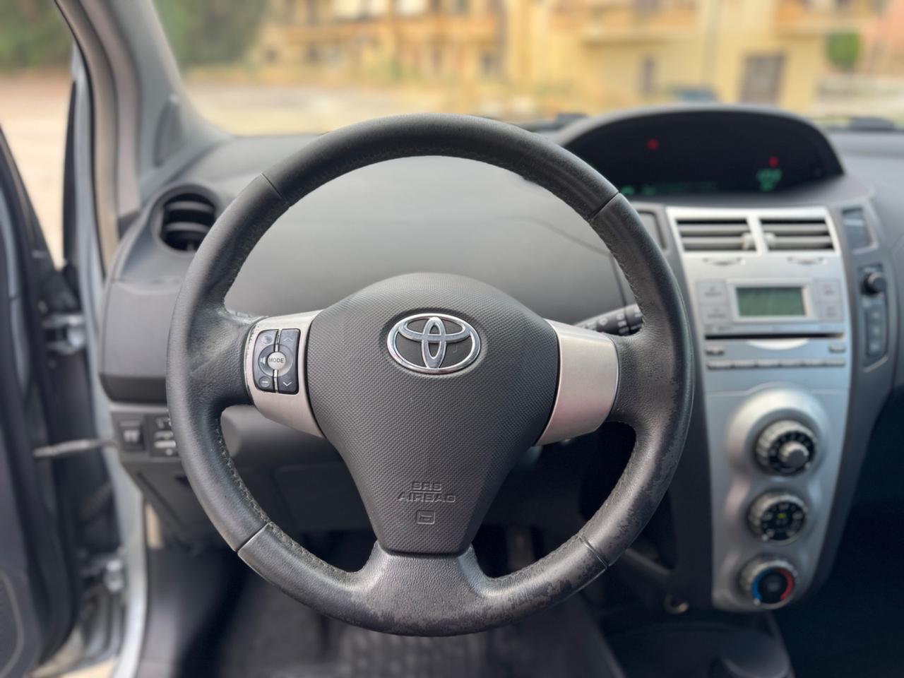 TOYOTA YARIS 1.4 D-4D AUTOMATICA SOL