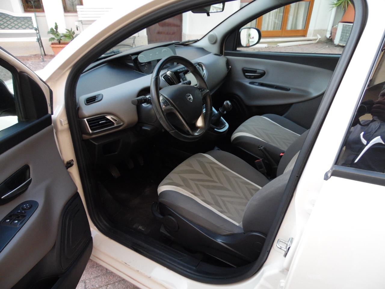 Lancia Ypsilon Gold 5 posti