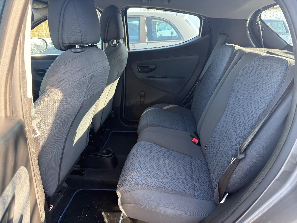Lancia Ypsilon 1.0 FireFly 5 porte S&S Hybrid Silver