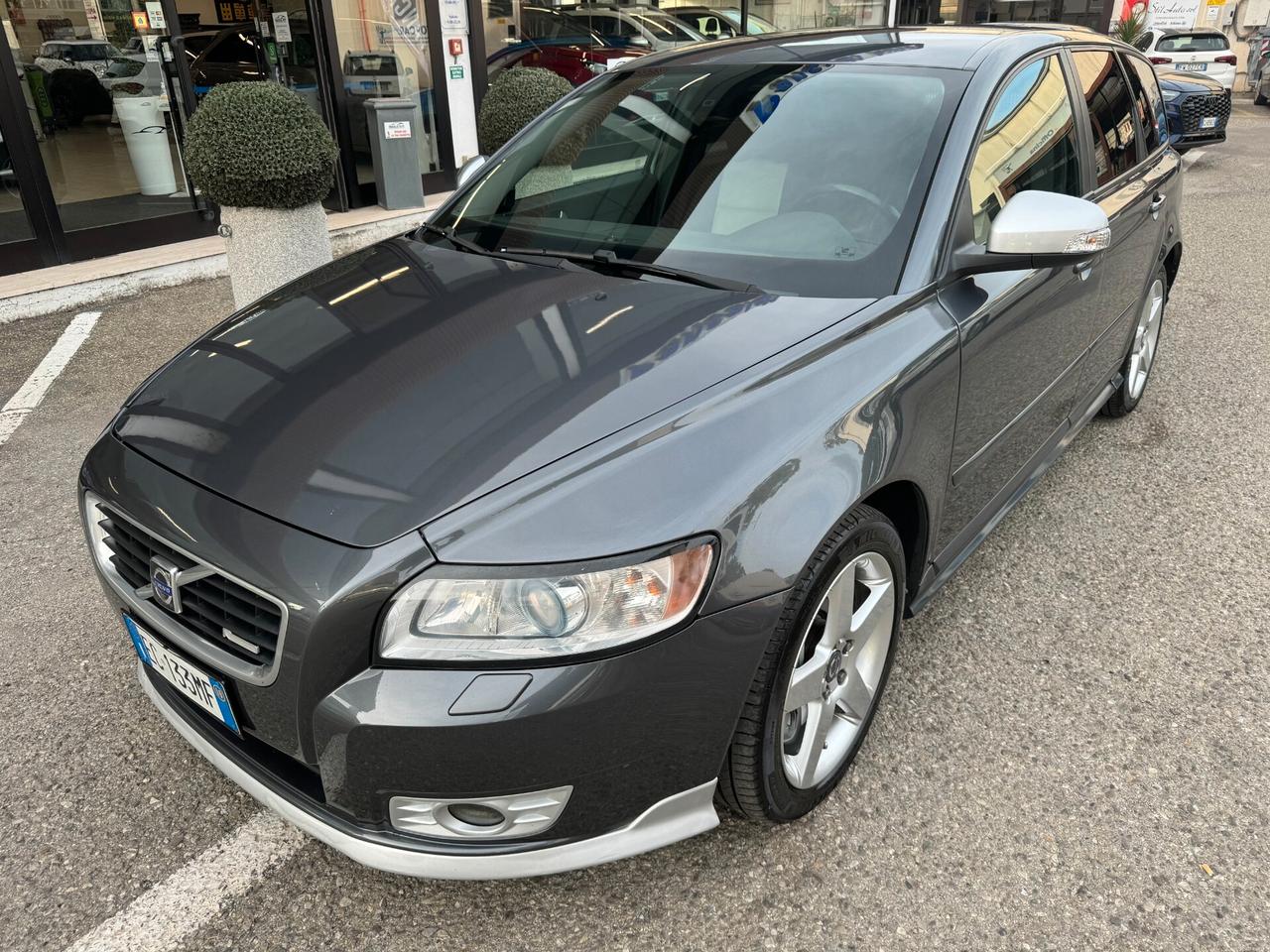 Volvo V50 D4 R-design AUTOMATICA,PELLE,17'',XENO,VETRI SCURI,