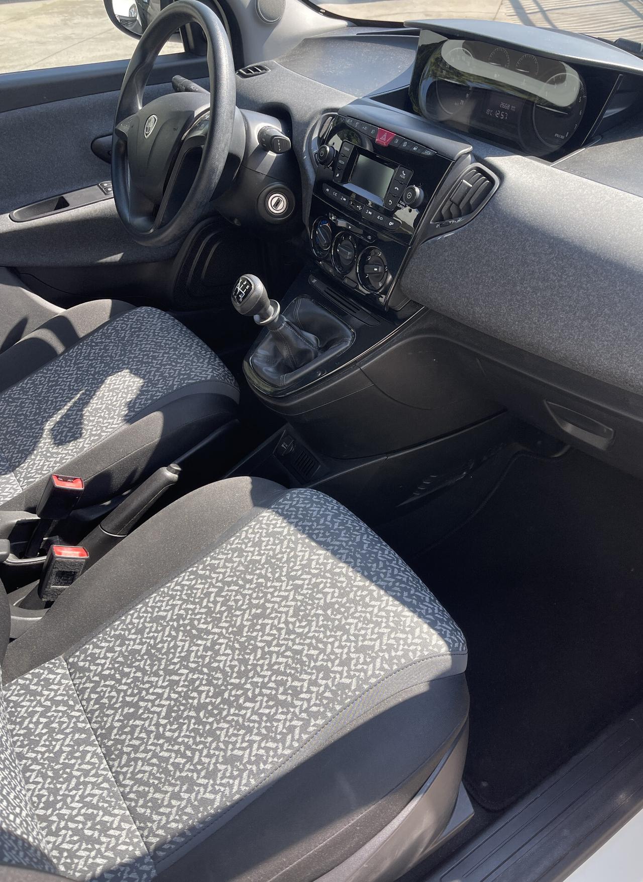 Lancia Ypsilon 1.2 5 porte Elefantino