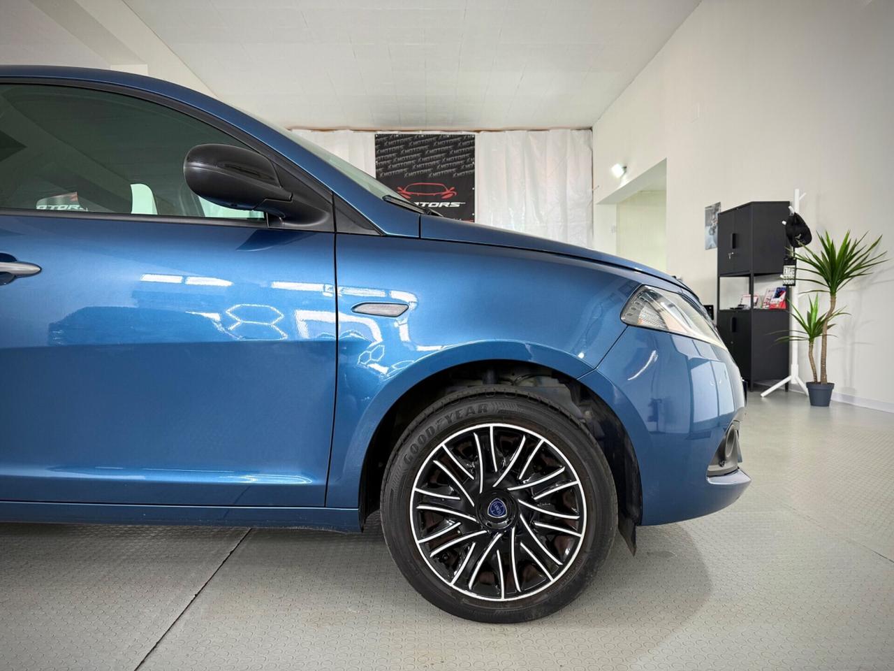 Lancia Ypsilon 1.0 Gold Aziendale 5porte Hybryd