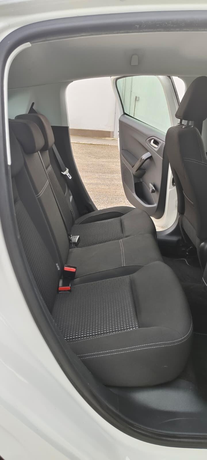 Peugeot 208 1.4 HDi 68 CV 5 porte Allure