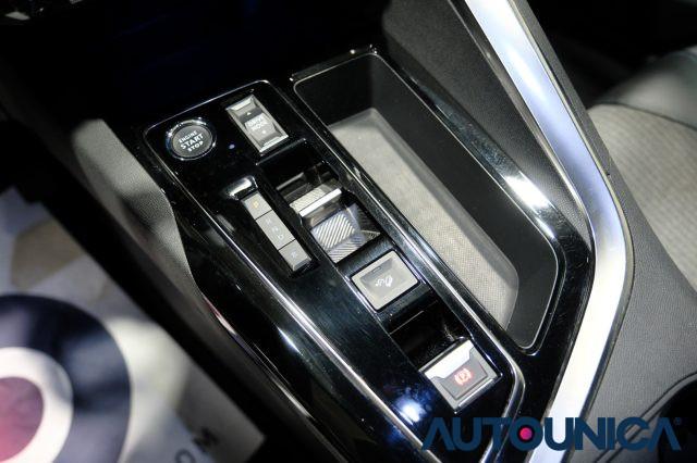 PEUGEOT 3008 HYBRID4 300 E-EAT8 ALLURE PACK