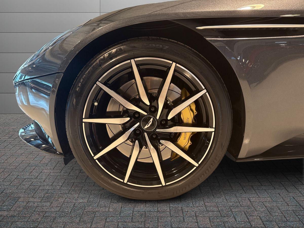 ASTON MARTIN DB11 Coupe 4.0 V8 auto