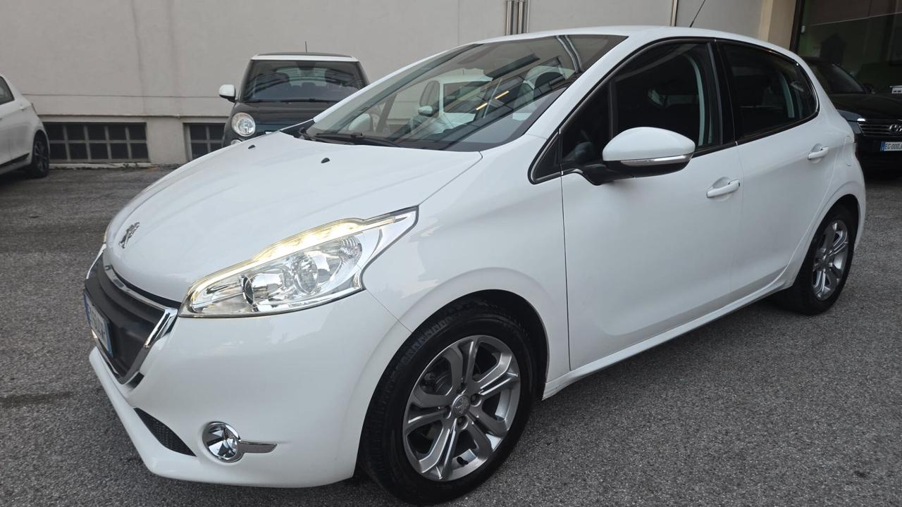 Peugeot 208 PureTech 82 5 porte Allure Neopatentati