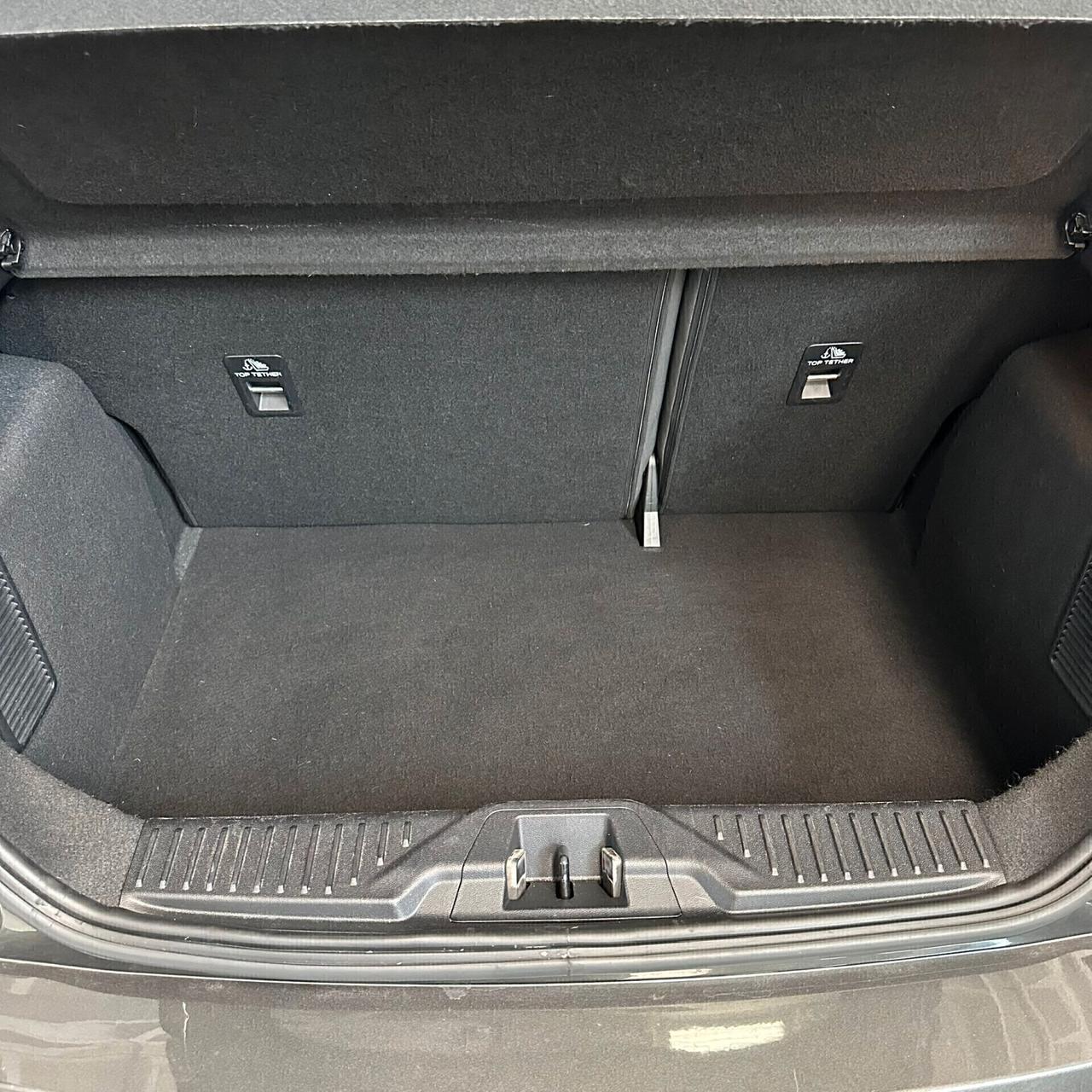 Ford Fiesta 1.0 Ecoboost Hybrid RADAR+CRUISE+NAVI+FARI LED