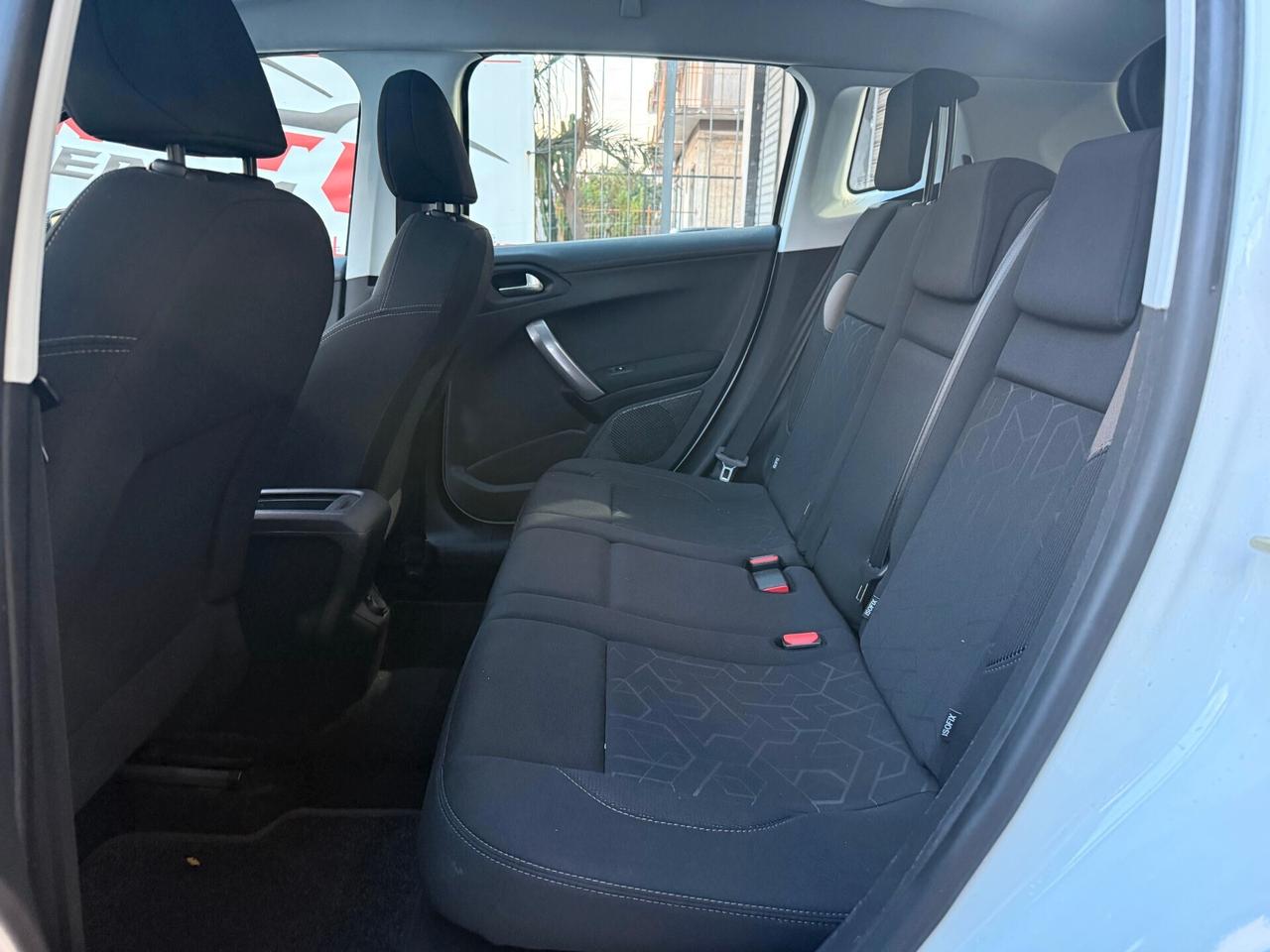 Peugeot 2008 1.6 e-HDi 92 CV Allure