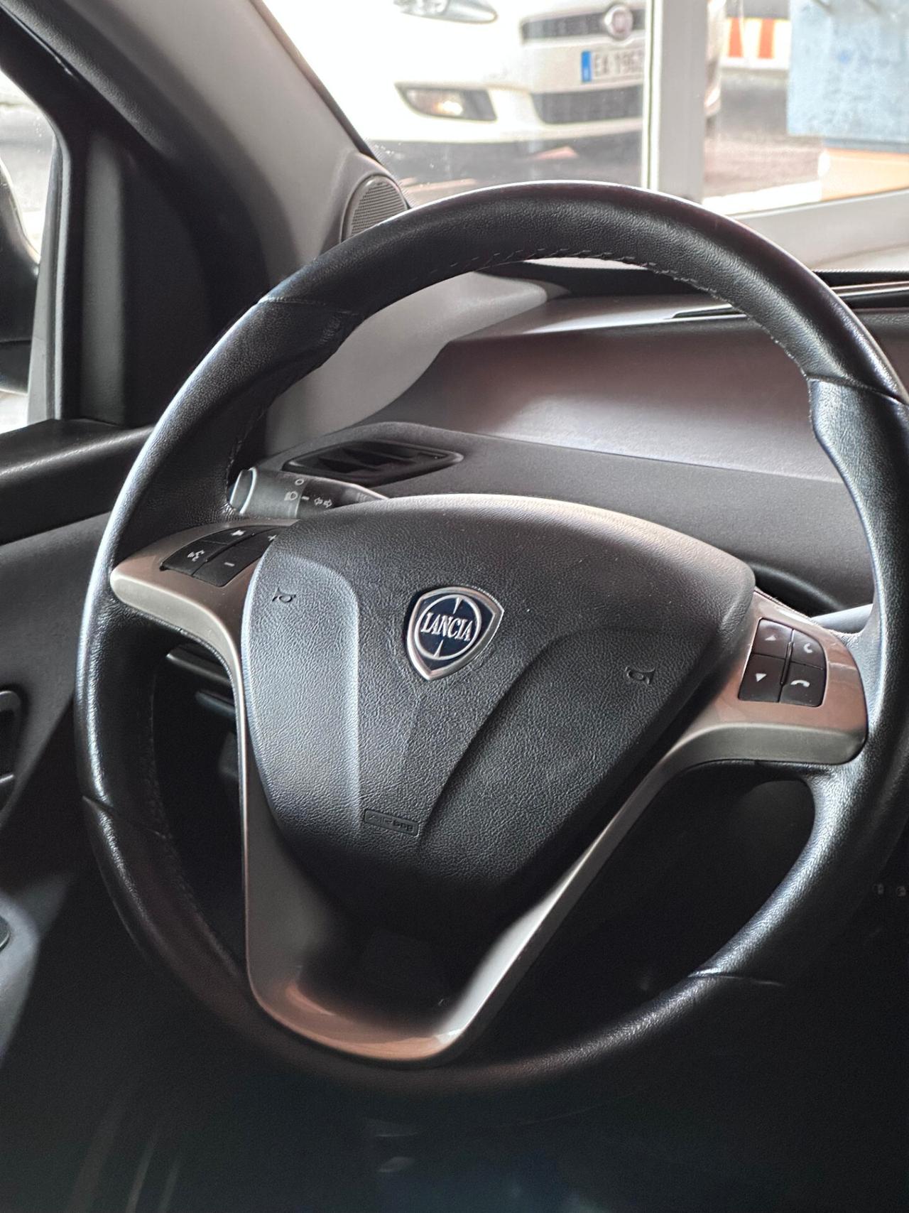 Lancia Ypsilon 1.0 FireFly 5 porte S&S Hybrid Ecochic Gold