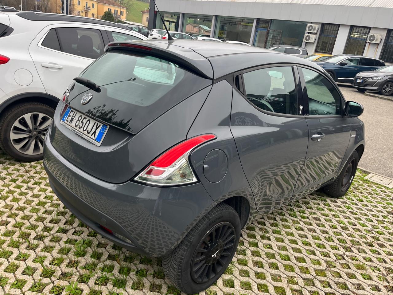 Lancia Ypsilon 0.9 TwinAir 85 CV 5 porte Metano Ecochic Gold