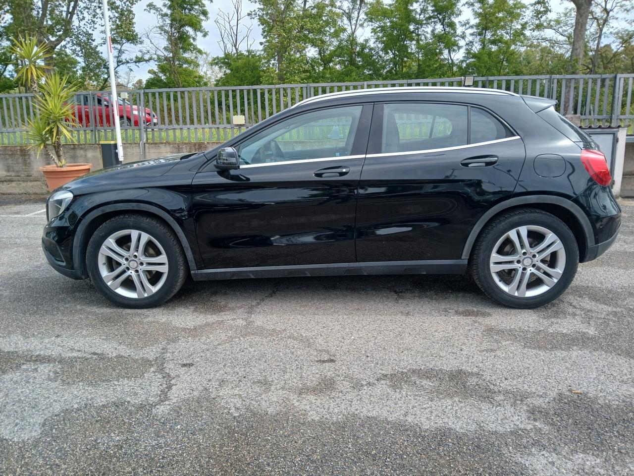 Mercedes-benz GLA 180 d Premium