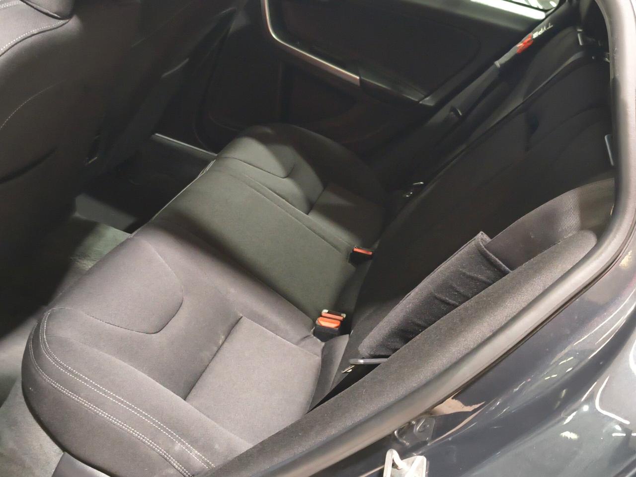 Volvo V60 D2 R-design Momentum 139.000km