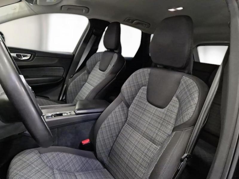 VOLVO XC60 B4 D AWD automatico Momentum Pro