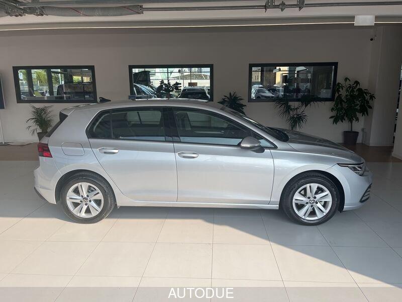 Volkswagen Golf 8 1.0 ETSI EVO LIFE DSG 110 CV
