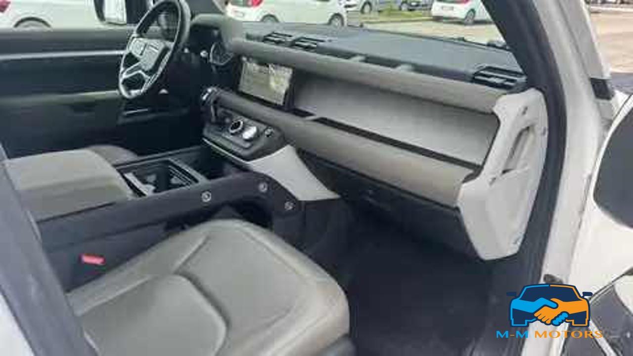 Land Rover Defender 110 3.0D I6 200 CV AWD Auto X-Dynamic SE