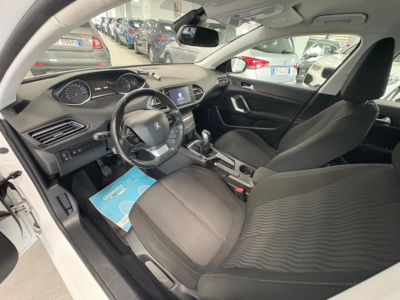 Peugeot 308 1.2 benzina 110cv 2016 neopatentati