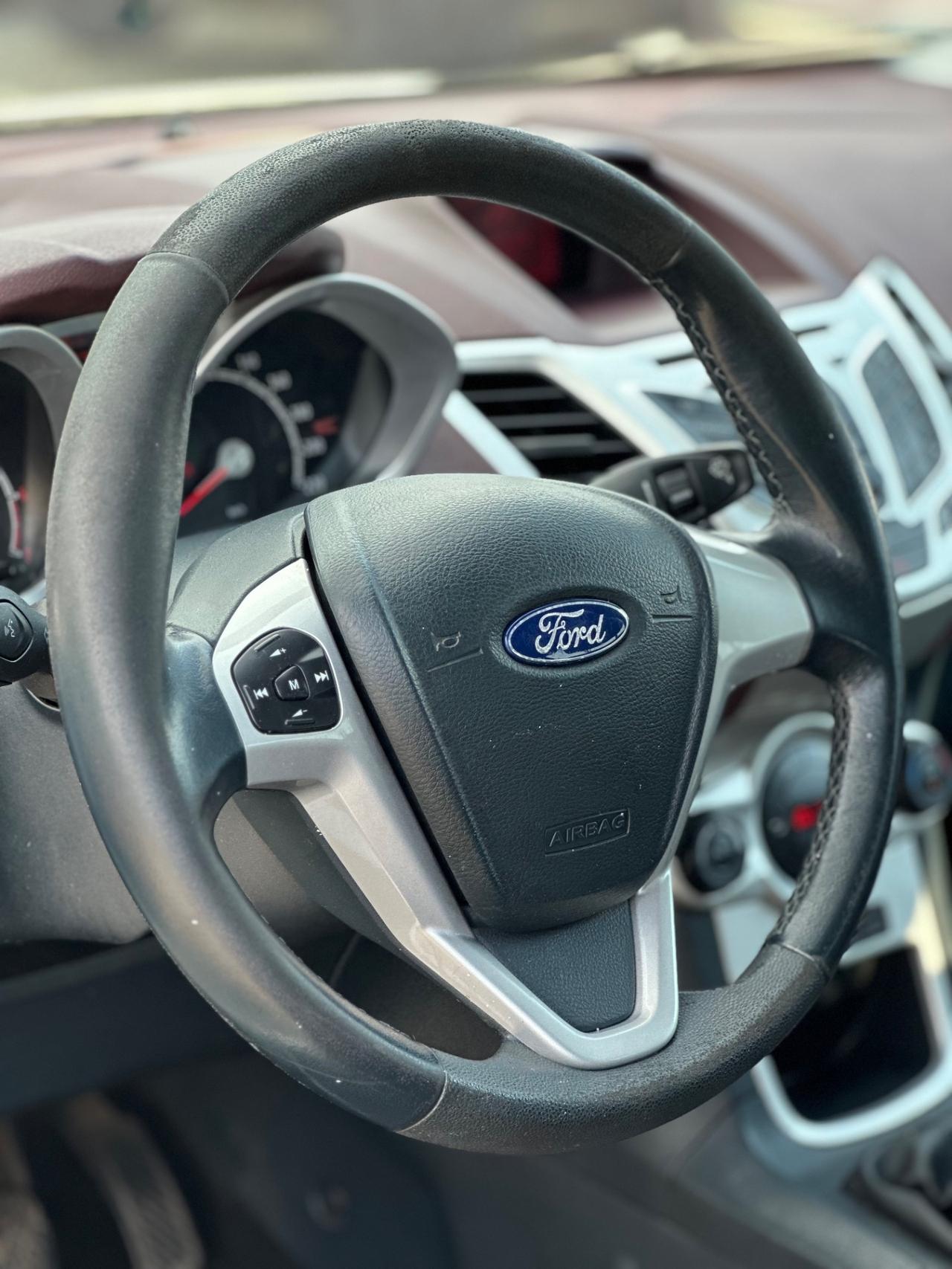 Ford Fiesta 1.4 5 porte Bz.- GPL Titanium OK NEOPATENTATI
