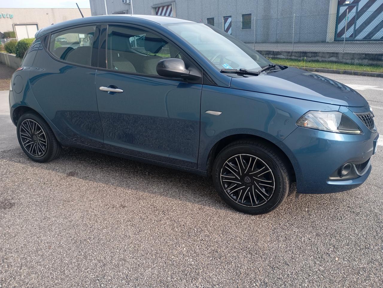 Lancia Ypsilon 1.0 Fire hibrida BENZINA
