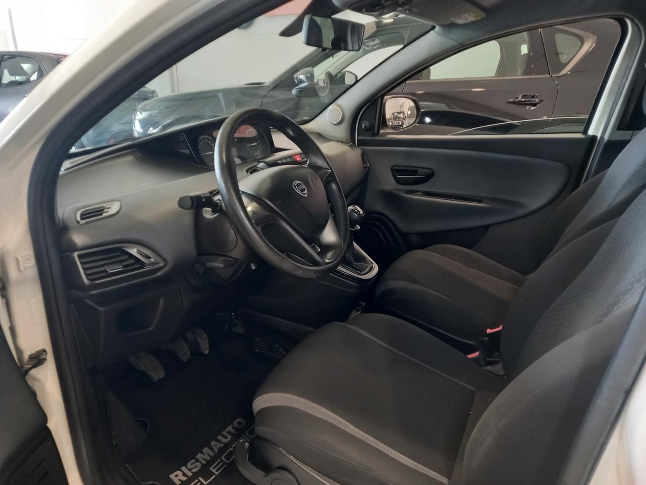 Lancia Ypsilon 1.2 69 CV 5 porte Silver