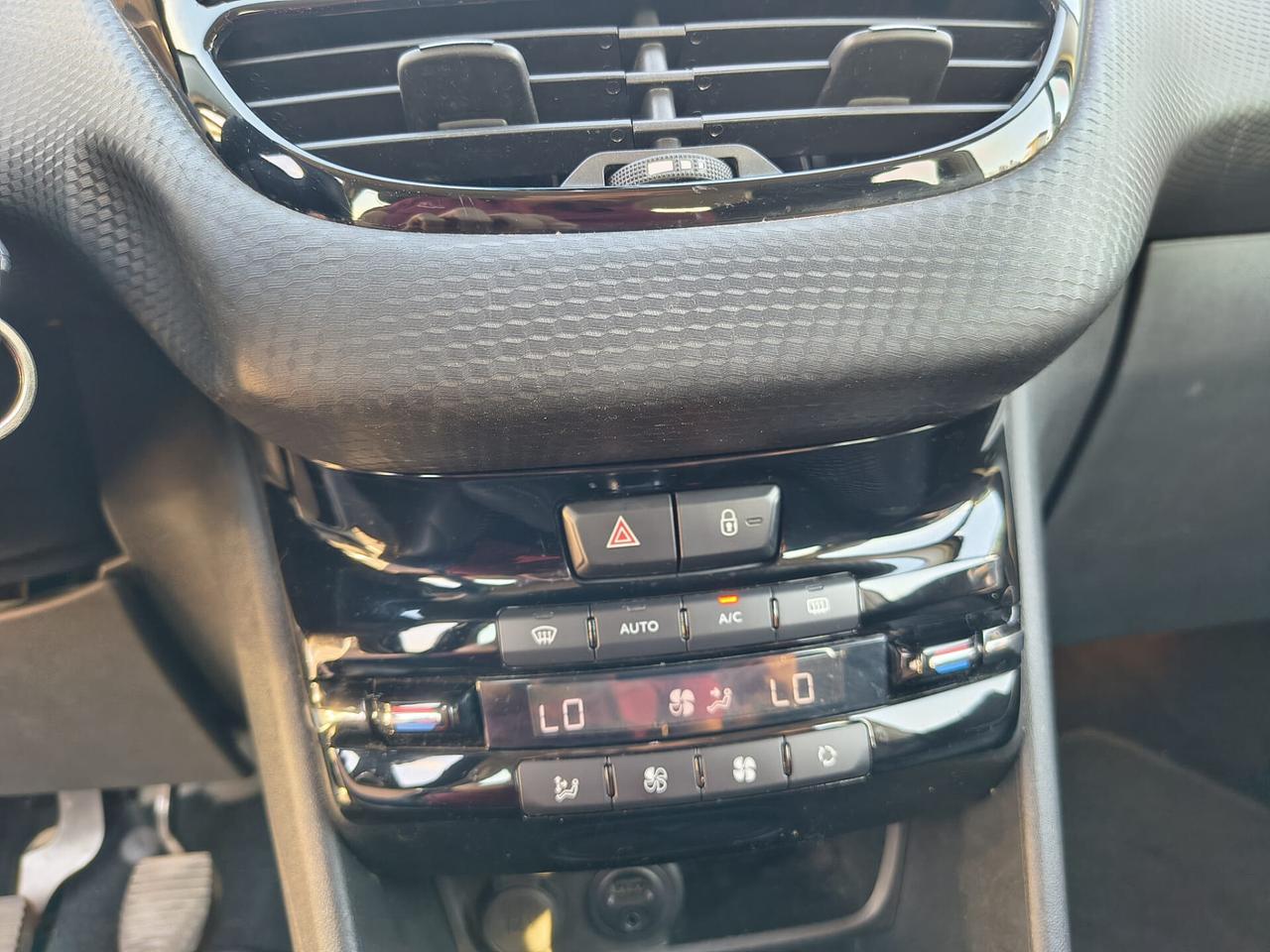 Peugeot 2008 1.2 BENZINA 5 PORTE