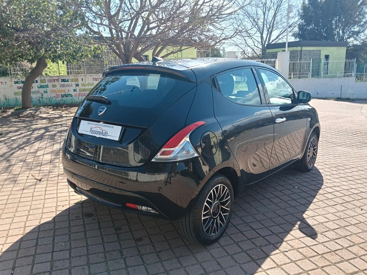 Lancia Ypsilon 1.0 FireFly 5 porte S&S Hybrid Platino