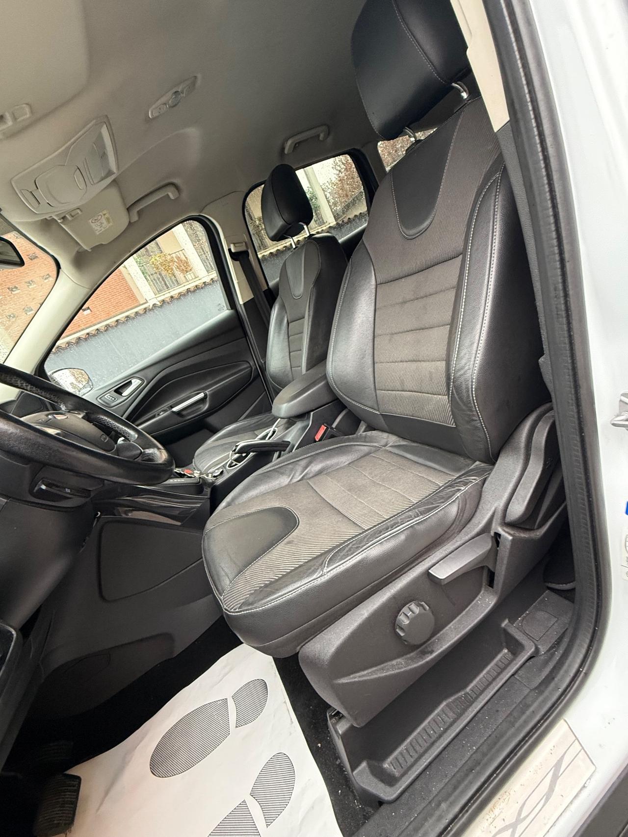 Ford Kuga 2.0 TDCI 150 CV S&S 4WD Powershift Titanium