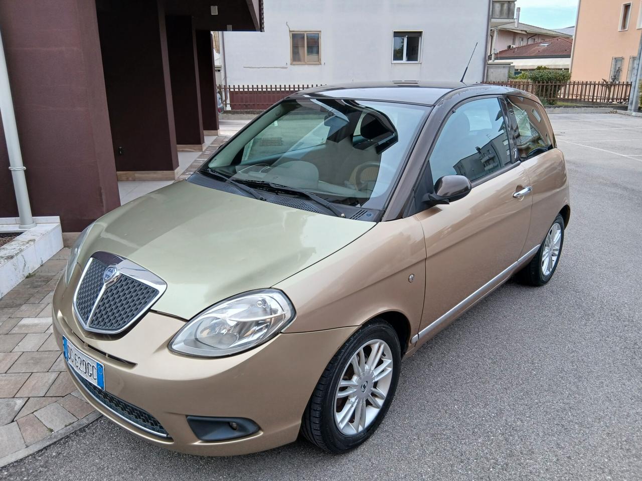 Lancia Ypsilon 1.4 in pronta consegna Ok per neo patentati