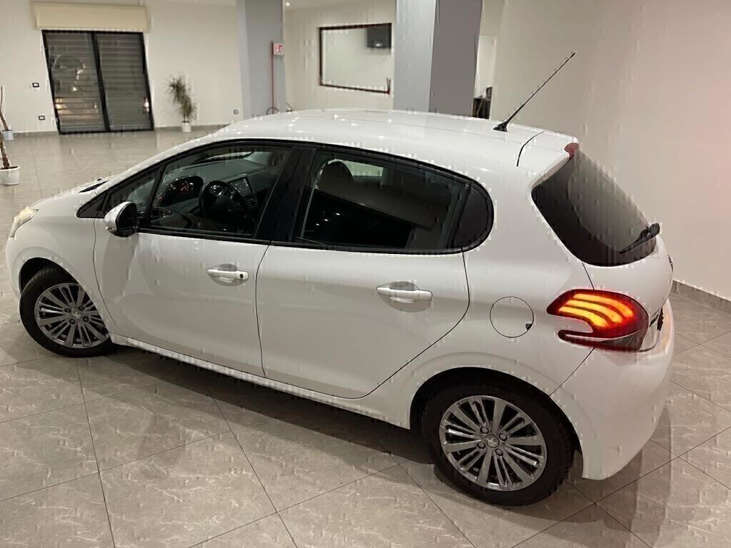 Peugeot 208 BlueHDi 75 5 porte Allure