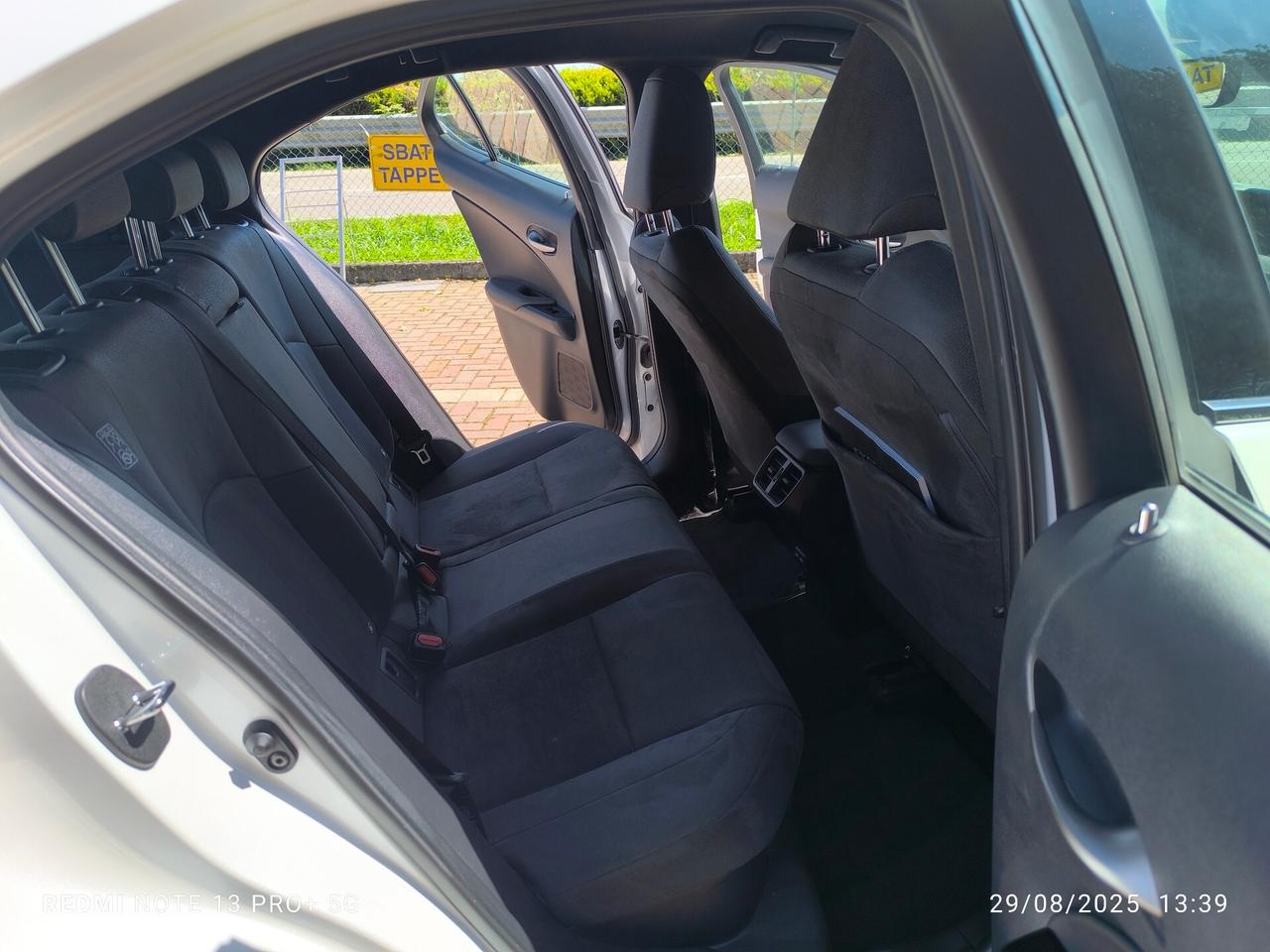 Lexus UX Hybrid Business