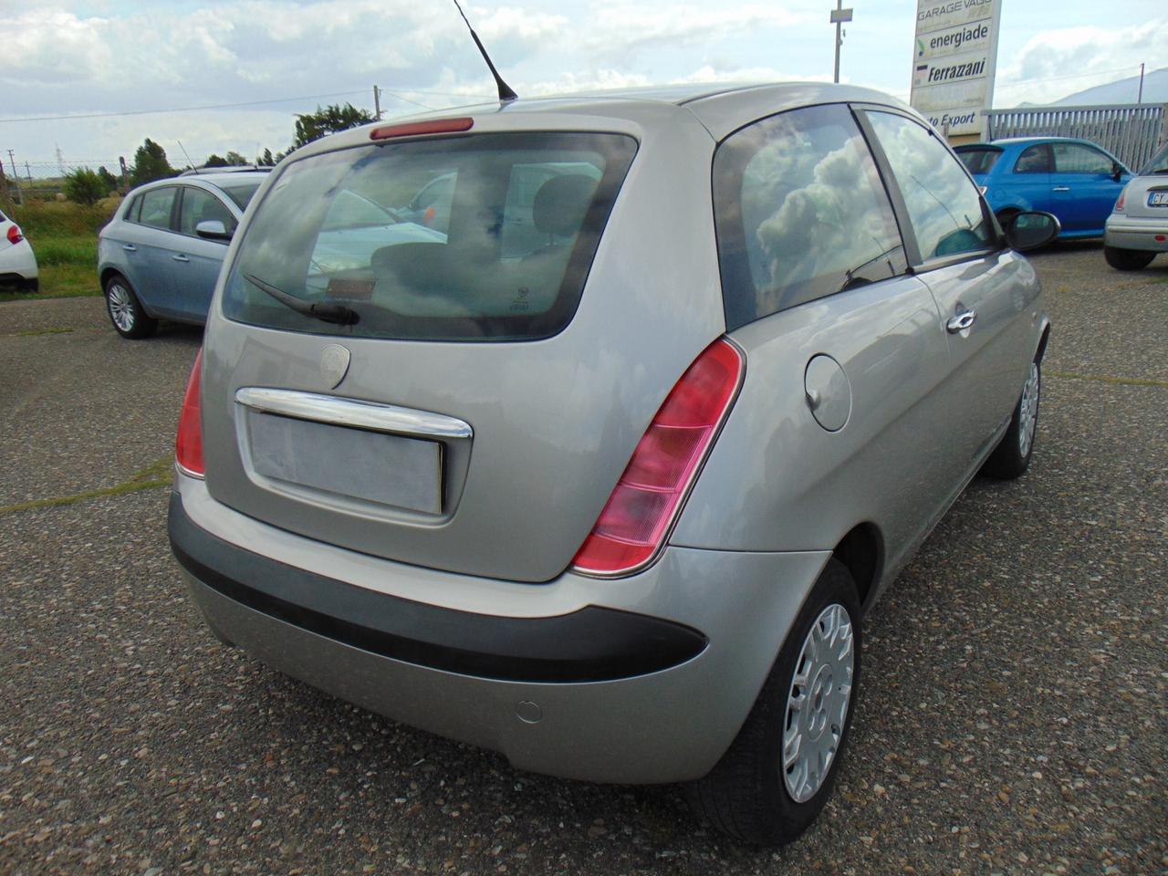 lancia y 1.2 benzina
