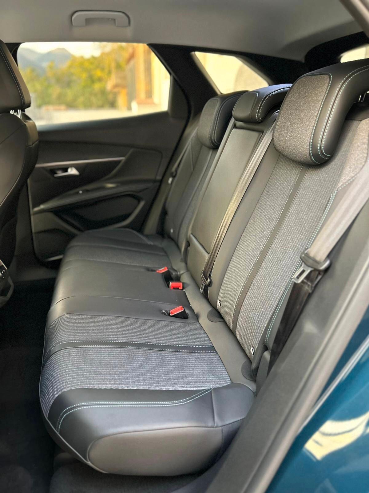 Peugeot 3008 BlueHDi 130 S&S EAT8 Allure