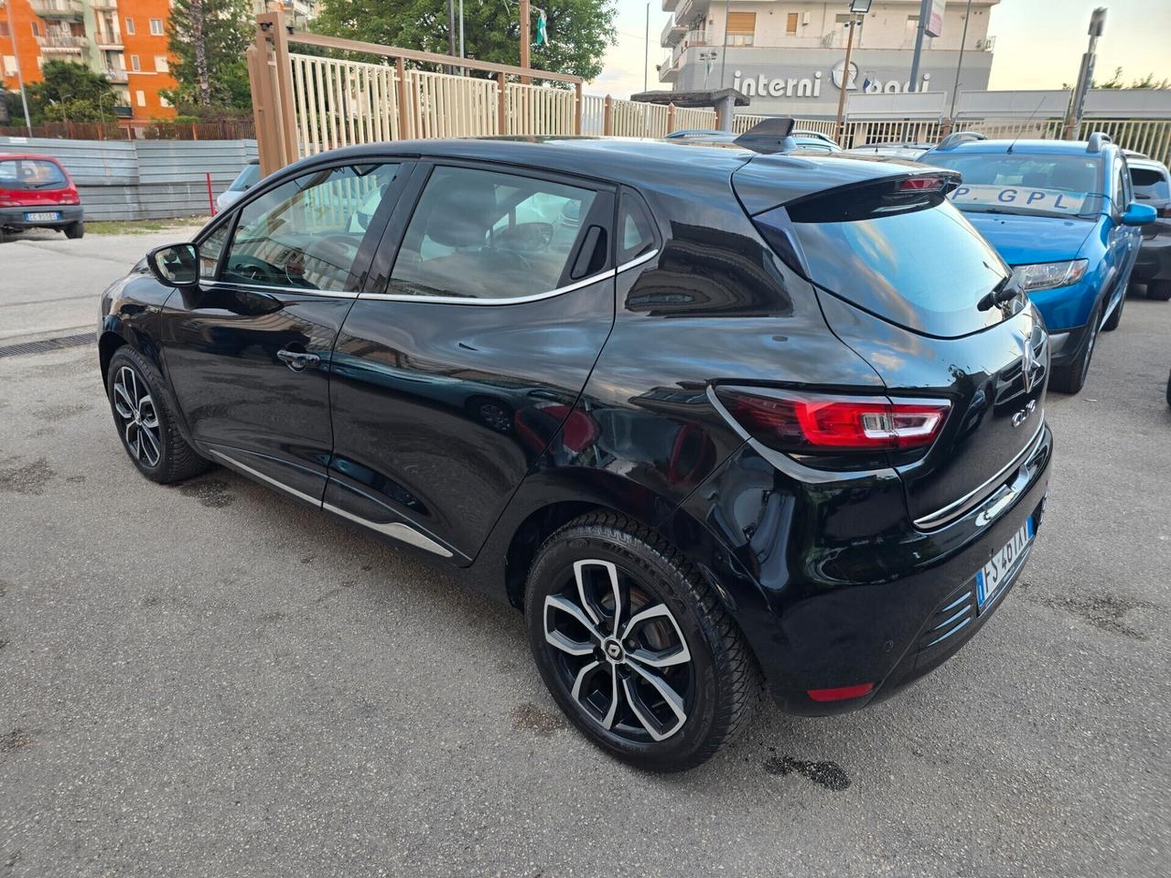 Renault Clio TCe 12V 90 CV GPL 5 porte Moschino Intens