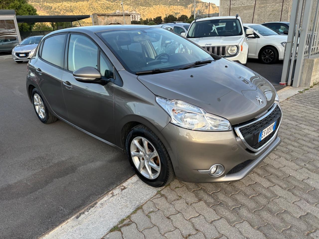 Peugeot 208 1.4 HDi 68 CV 5 porte Allure